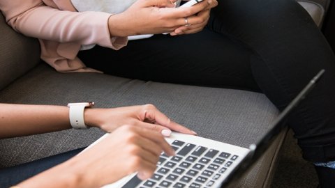 半托管模式下的跨境電商物流企業挑戰與機遇：物流新模式的發展趨勢