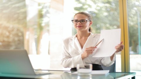 跨境電商B2B直接出口模式通關重點：優化物流渠道、合規申報、高效通關流程。