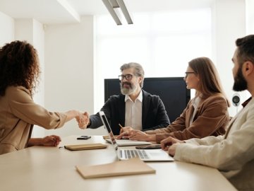 紅籌股與VIE模式：誰在國際資本中勝出？