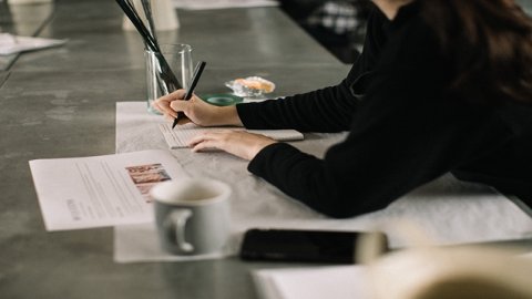 如何利用物流模式明確海關監管方法